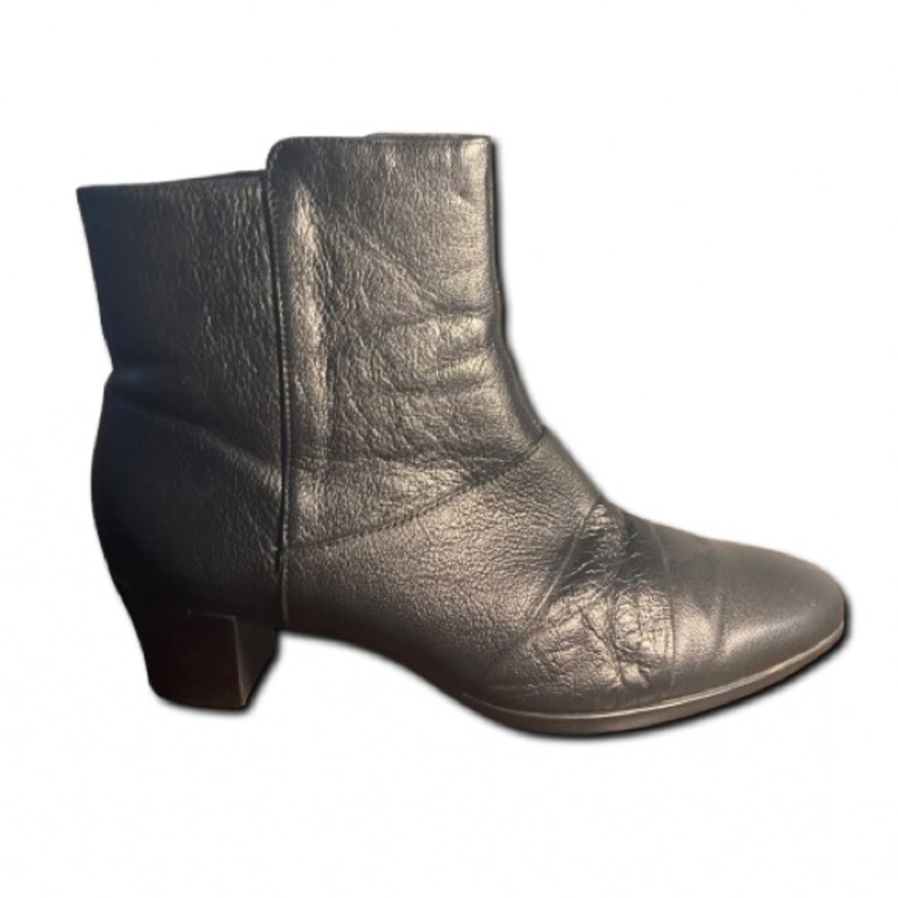 Munro Black Leather Ankle Booties